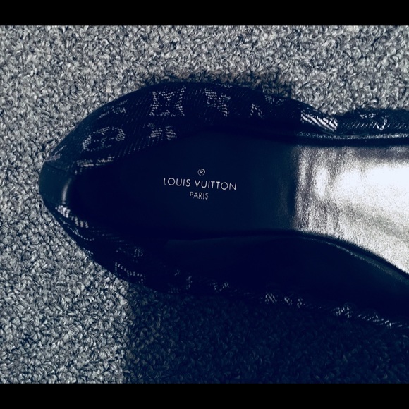 Louis Vuitton shoes! - Picture 3 of 8